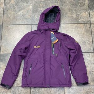 NEW! Women’s Moerdang Full Zip Ski Jacket Size Small W/Tags